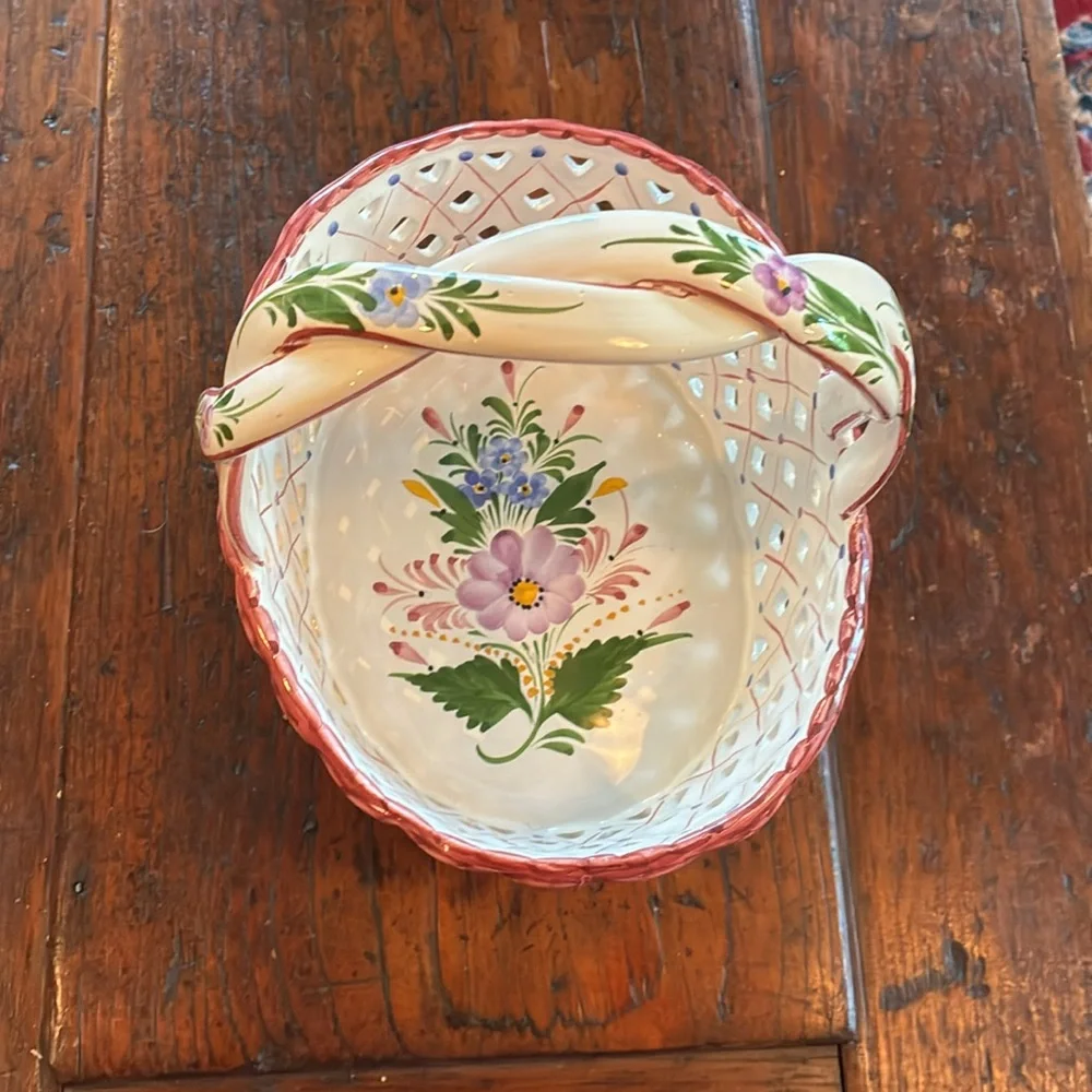 Vintage Portuguese Pottery Floral Ceramic Basket with Pink Trim - Picture 4 of 10
